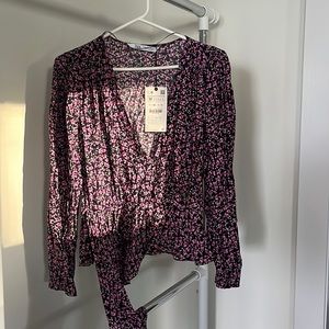 NWT Zara floral blouse. Size M